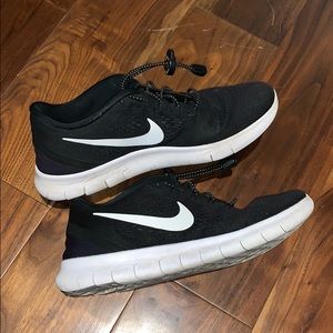 Women’s Nike free run shoes are size 9.